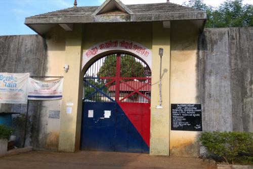വിയ്യൂർ ജില്ലാ ജയിലിൽ 30 തടവുകാർക്ക് കോവിഡ് വിയ്യൂർ ജില്ലാ ജയിലിൽ 30 തടവുകാർക്ക് കോവിഡ്