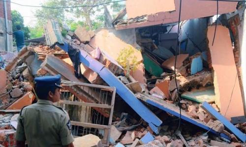 ആന്ധ്രപ്രദേശിൽ ബഹുനിലകെട്ടിടം തകർന്നുവീണ് മൂന്ന് മരണം ആന്ധ്രപ്രദേശിൽ ബഹുനിലകെട്ടിടം തകർന്നുവീണ് മൂന്ന് മരണം