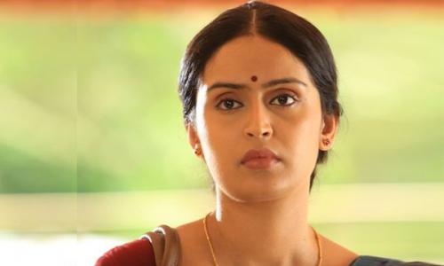 ലേ­ലം 2ൽ നന്ദി­നി­ തന്നെ­ നാ­യി­ക