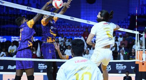 റുപേ പ്രൈം വോളിബോള് ലീഗ്: അഹമ്മദാബാദ് ഡിഫന്ഡേഴ്സിന് രണ്ടാം ജയം റുപേ പ്രൈം വോളിബോള് ലീഗ്: അഹമ്മദാബാദ് ഡിഫന്ഡേഴ്സിന് രണ്ടാം ജയം