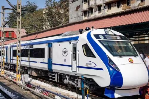 അടുത്ത വർഷം 500 വന്ദേഭാരത് ട്രെയിനുകൾ പുറത്തിറക്കാൻ ലക്ഷ്യം