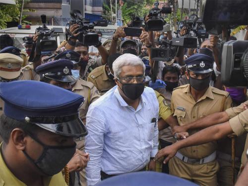 ശിവശങ്കറിന് തിരിച്ചടി; മുൻകൂർ ജാമ്യാപേക്ഷ ഹൈക്കോടതി തള്ളി, അറസ്റ്റിലേക്ക്? ശിവശങ്കറിന് തിരിച്ചടി; മുൻകൂർ ജാമ്യാപേക്ഷ ഹൈക്കോടതി തള്ളി, അറസ്റ്റിലേക്ക്?