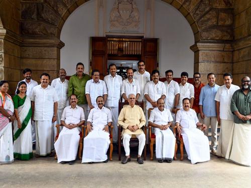 തർക്കം മുറുകുന്നു; മന്ത്രിമാരുടെ വകുപ്പുകളിലും വസതികളിലും തീരുമാനമായില്ല