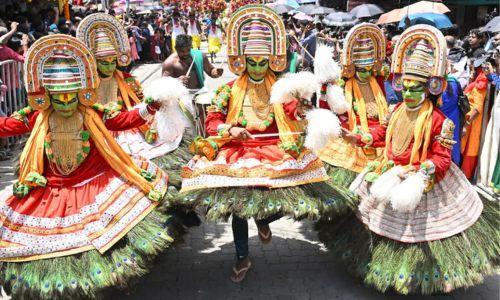 വർണക്കാഴ്ചയൊരുക്കി തൃപ്പൂണിത്തുറയില്‍ അത്തച്ചമയഘോഷയാത്ര