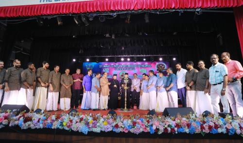 സെന്റ് മേരീസ് കത്തീഡ്രലിലെ 'ആദ്യഫലപ്പെരുന്നാൾ' സമാപിച്ചു സെന്റ് മേരീസ് കത്തീഡ്രലിലെ 'ആദ്യഫലപ്പെരുന്നാൾ' സമാപിച്ചു