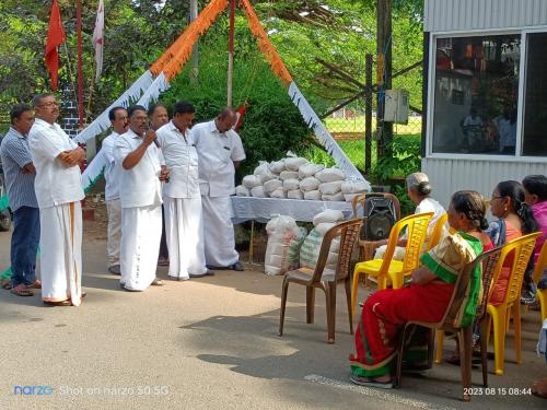 ഐവൈസിസി ബഹ്റൈൻ ദേശീയ കമ്മറ്റിയുടെ നേതൃത്വത്തിൽ അരി വിതരണം നടത്തി ഐവൈസിസി ബഹ്റൈൻ ദേശീയ കമ്മറ്റിയുടെ നേതൃത്വത്തിൽ അരി വിതരണം നടത്തി