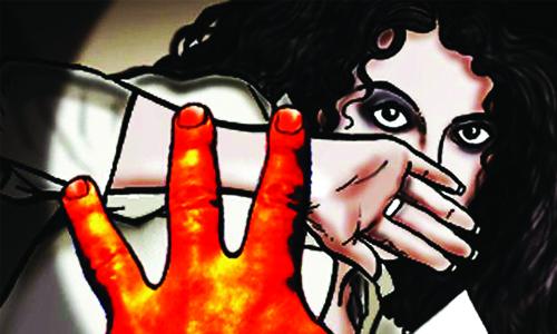 യു­.എ.ഇയി­ലെ­ പെ­ൺ‍­വാ­ണി­ഭ കേ­ന്ദ്രത്തിൽ നി­ന്ന് രക്ഷപ്പെ­ട്ട മലയാ­ളി­ യു­വതി­ നാ­ട്ടി­ലെ­ത്തി­