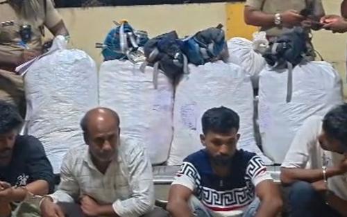 പാലക്കാട് റെയിൽവേ സ്റ്റേഷനിൽ വൻ കഞ്ചാവ് വേട്ട; നാല് പശ്ചിമ ബംഗാൾ സ്വദേശികൾ പിടിയിൽ