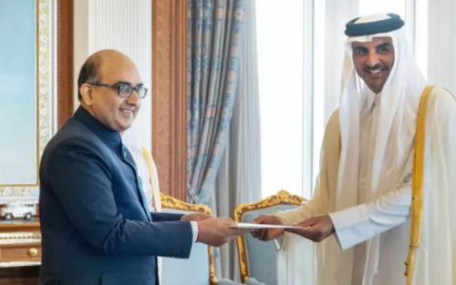 ഖത്തറിലെ പുതിയ ഇന്ത്യൻ സ്ഥാനപതി അമീർശൈഖിന് അധികാര പത്രം കൈമാറി ഖത്തറിലെ പുതിയ ഇന്ത്യൻ സ്ഥാനപതി അമീർശൈഖിന് അധികാര പത്രം കൈമാറി