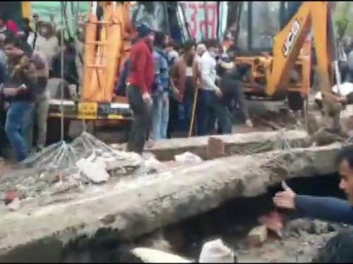 ഉത്തർപ്രദേശിൽ ശ്മശാനം തകർന്ന് 25 മരണം: മൂന്ന് പേർ അറസ്റ്റിൽ