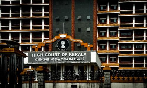 ഹോസ്റ്റലുകൾ ജയിലുകളല്ലെ; ഭരണഘടനാപരമായ അവകാശം പെൺകുട്ടികൾക്കുമുണ്ട് ഹൈക്കോടതി ഹോസ്റ്റലുകൾ ജയിലുകളല്ലെ; ഭരണഘടനാപരമായ അവകാശം പെൺകുട്ടികൾക്കുമുണ്ട് ഹൈക്കോടതി