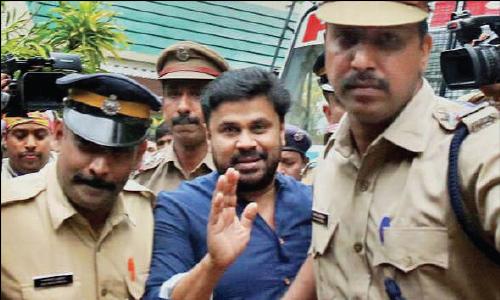 നടി­യെ­ ആക്രമി­ച്ച കേ­സ് : ദി­ലീ­പി­ന്‍റെ­ വാ­ദങ്ങൾ കള്ളമെ­ന്ന് പോ­ലീ­സ്