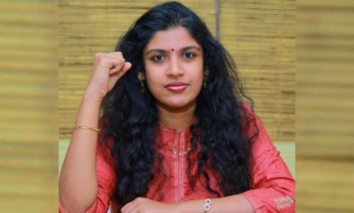 ചിന്താ ജെറോമിന്റെ പ്രബന്ധം പുനഃപരിശോധിക്കണമെന്ന് ആവശ്യപ്പെട്ട് വിസിക്ക് പരാതി ചിന്താ ജെറോമിന്റെ പ്രബന്ധം പുനഃപരിശോധിക്കണമെന്ന് ആവശ്യപ്പെട്ട് വിസിക്ക് പരാതി