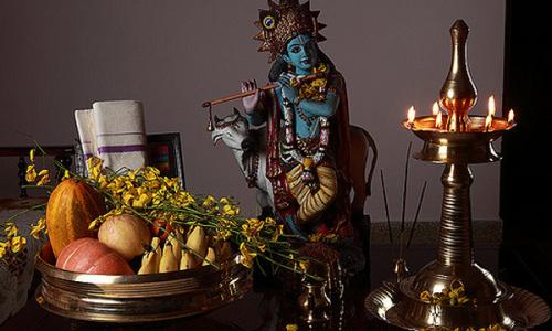 കണി കണ്ട്, വി­ഷു­ ആഘോ­ഷി­ച്ച് മലയാ­ളി­കൾ