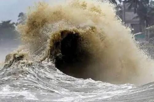 കേരള തീരത്ത് വീണ്ടും കള്ളക്കടൽ ഭീഷണി; കൊല്ലം, ആലപ്പുഴ ജില്ലകളിൽ കടലാക്രമണ സാധ്യതയെന്ന് മുന്നറിയിപ്പ്
