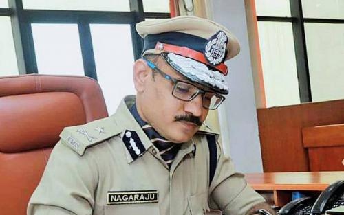 മഹിളാ കോൺഗ്രസിന്റെ പരാതിയിൽ തെളിവില്ല; ജോജുവിന്റെ പരാതിയിൽ അറസ്റ്റ് ഉടനെന്ന് കൊച്ചി പൊലീസ് കമ്മിഷണർ മഹിളാ കോൺഗ്രസിന്റെ പരാതിയിൽ തെളിവില്ല; ജോജുവിന്റെ പരാതിയിൽ അറസ്റ്റ് ഉടനെന്ന് കൊച്ചി പൊലീസ് കമ്മിഷണർ