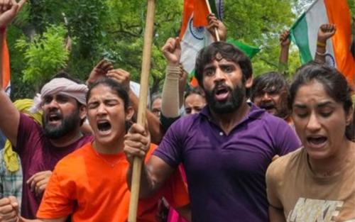 ജന്തർ മന്തറിൽ ഗുസ്തി താരങ്ങളുടെ സമരം അനുവദിക്കില്ലെന്ന് ഡൽഹി പൊലീസ് ജന്തർ മന്തറിൽ ഗുസ്തി താരങ്ങളുടെ സമരം അനുവദിക്കില്ലെന്ന് ഡൽഹി പൊലീസ്