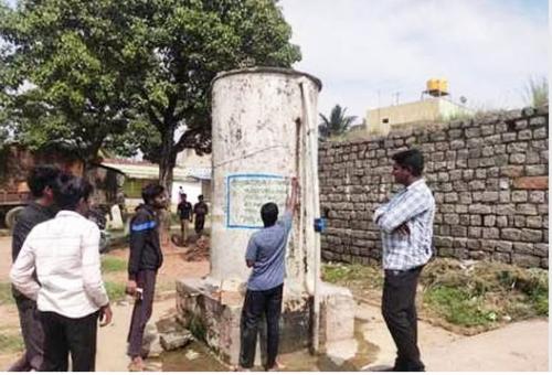 ദളിത് സ്ത്രീ വെള്ളം കുടിച്ചു; കുടിവെളള ടാങ്ക് ഗോമൂത്രം ഉപയോഗിച്ച് കഴുകി ഉയർന്ന ജാതിക്കാർ ദളിത് സ്ത്രീ വെള്ളം കുടിച്ചു; കുടിവെളള ടാങ്ക് ഗോമൂത്രം ഉപയോഗിച്ച് കഴുകി ഉയർന്ന ജാതിക്കാർ