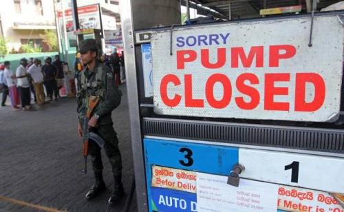 ഇന്ധനക്ഷാമം: ലങ്കയിൽ സ്കൂളുകൾ തുറക്കില്ല ഇന്ധനക്ഷാമം: ലങ്കയിൽ സ്കൂളുകൾ തുറക്കില്ല