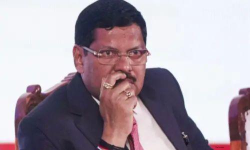 സനാതന ധർമ്മത്തെ ബഹുമാനിക്കാത്തത് ഇന്ത്യ പൊറുക്കില്ല'; കോടതിമുറിയിൽ സുപ്രീംകോടതി ചീഫ് ജസ്റ്റിസിന് നേരെ ഷൂ എറിയാൻ ശ്രമം