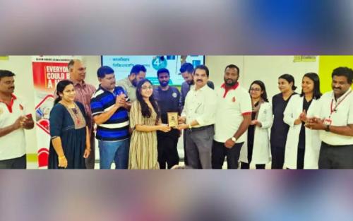 പ്ലസ് ടു പരീക്ഷയിൽ ഇന്ത്യൻ സ്കൂളിൽനിന്ന് ഏറ്റവും കൂടുതൽ മാർക്ക് നേടിയ വീണ വിജയകുമാറിന് അനുമോദനം പ്ലസ് ടു പരീക്ഷയിൽ ഇന്ത്യൻ സ്കൂളിൽനിന്ന് ഏറ്റവും കൂടുതൽ മാർക്ക് നേടിയ വീണ വിജയകുമാറിന് അനുമോദനം