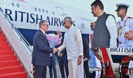 ദ്വിദിന സന്ദർശനത്തിനായി ബ്രിട്ടീഷ് പ്രധാനമന്ത്രി ഇന്ത്യയിലെത്തി