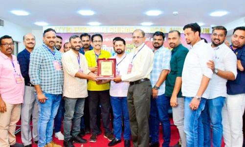 പ്രഥമ ഉബൈദ് ചങ്ങലീരി കർമശ്രേഷ്ഠ അവാർഡ് കുട്ടൂസ മുണ്ടേരിക്ക് സമർപ്പിച്ചു പ്രഥമ ഉബൈദ് ചങ്ങലീരി കർമശ്രേഷ്ഠ അവാർഡ് കുട്ടൂസ മുണ്ടേരിക്ക് സമർപ്പിച്ചു