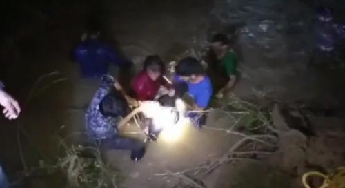 മധ്യപ്രദേശിൽ ബസ് നദിയിലേക്ക് മറിഞ്ഞു; ആറു മരണം