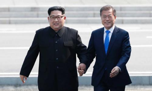 കിം ജോംഗ് ഉന്നും മൂൺ ജെ­ ഇന്നും കൂടിക്കാഴ്ച നടത്തി