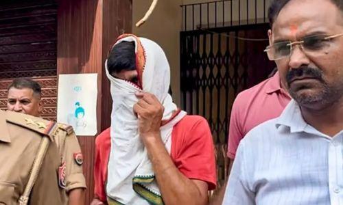 നോട്ടുകെട്ടുകൾ ഒളിപ്പിച്ചത് സോക്സിലും വസ്ത്രത്തിലും; അയോധ്യയിലെ ക്ഷേത്രക്കൊള്ളയുടെ സിസിടിവി ദൃശ്യങ്ങൾ പുറത്ത്