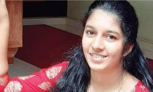 ബസിൽ‍ അപമര്യാദയായി പെരുമാറിയ മധ്യവയസ്കനെ ടൗണിലൂടെ ഓടിച്ച് പിടിച്ച് വിദ്യാർ‍ത്ഥിനി 