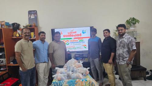 പ്രവാസി വെൽഫെയർ തൊഴിലാളികൾക്ക് കുടിവെള്ളവും പഴവർഗ്ഗങ്ങളും വിതരണം ചെയ്തു