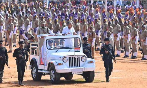 സ്വാതന്ത്ര്യ ദിനാഘോഷം: സെൻട്രൽ സ്റ്റേഡിയത്തിൽ മുഖ്യമന്ത്രി പതാകയുയർത്തി സ്വാതന്ത്ര്യ ദിനാഘോഷം: സെൻട്രൽ സ്റ്റേഡിയത്തിൽ മുഖ്യമന്ത്രി പതാകയുയർത്തി