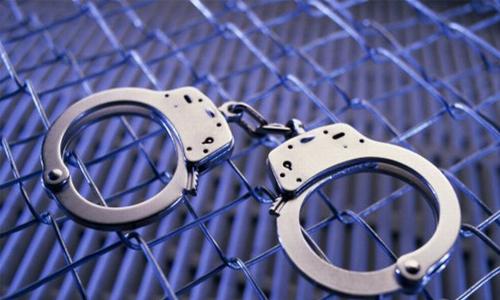 എടപ്പാളിൽ നഗ്ന ചിത്രം എടുത്ത് തട്ടിപ്പ്: ഒളിവിലായിരുന്ന പ്രതിപിടിയിൽ എടപ്പാളിൽ നഗ്ന ചിത്രം എടുത്ത് തട്ടിപ്പ്: ഒളിവിലായിരുന്ന പ്രതിപിടിയിൽ