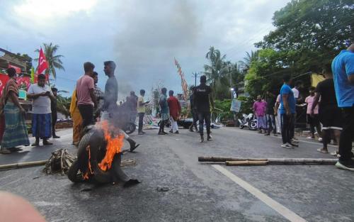 ബംഗാളിൽ വോട്ടെടുപ്പിൽ വ്യാപക അക്രമം; മരിച്ചവരുടെ എണ്ണം ഏഴായി ബംഗാളിൽ വോട്ടെടുപ്പിൽ വ്യാപക അക്രമം; മരിച്ചവരുടെ എണ്ണം ഏഴായി