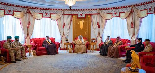 മേഖലയിലെ സുരക്ഷാ സാഹചര്യങ്ങൾ വിലയിരുത്തി ഹമദ് രാജാവ്; സേനകളുടെ ജാഗ്രതയെ പ്രശംസിച്ചു
