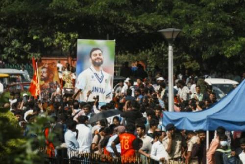 RCB വിജയാഘോഷം: തിക്കിലും തിരക്കിലും മരണം 11 ആയി RCB വിജയാഘോഷം: തിക്കിലും തിരക്കിലും മരണം 11 ആയി