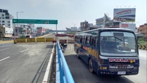 ഉദ്ഘാടനത്തിന് മുന്പ് വൈറ്റില പാലം തുറന്നുനല്കി; വി ഫോര് കൊച്ചി നേതാക്കള് അറസ്റ്റില് ഉദ്ഘാടനത്തിന് മുന്പ് വൈറ്റില പാലം തുറന്നുനല്കി; വി ഫോര് കൊച്ചി നേതാക്കള് അറസ്റ്റില്