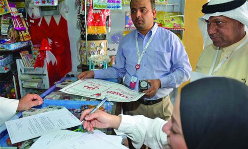 ഹമദ് ടൗ­ണി­ലെ­ ഏഴ് അനധി­കൃ­ത കടകൾ അടച്ചു­പൂ­ട്ടി­