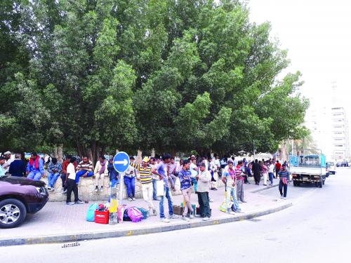 വഴി­യോ­ര  തൊ­ഴി­ലാ­ളി­കളു­ടെ­  കാ­ത്തി­രി­പ്പ്  തു­ടരു­ന്നു­