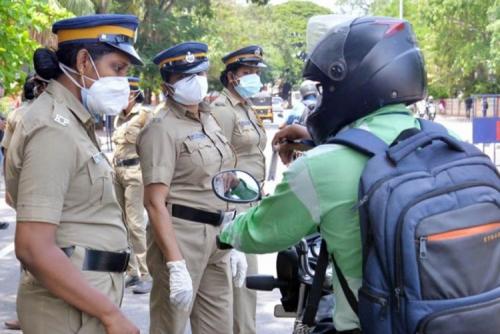 സംസ്ഥാനത്ത് ഇന്ന് മുതല്‍ കര്‍ശന നിയന്ത്രണങ്ങള്‍; അനുമതി അവശ്യ സര്‍വീസുകള്‍ക്ക് മാത്രം