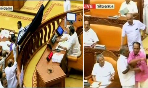 തുടർച്ചയായ മൂന്നാം ദിവസവും നിയമസഭയില് പ്രതിപക്ഷ ബഹളം തുടർച്ചയായ മൂന്നാം ദിവസവും നിയമസഭയില് പ്രതിപക്ഷ ബഹളം