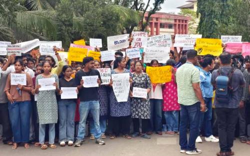 വിദ്യാർത്ഥിയുടെ മരണം: കോതമംഗലം എം.എ കോളജ് ഉപരോധിച്ച് പ്രക്ഷുബ്ധമായി ക്യാമ്പസ്