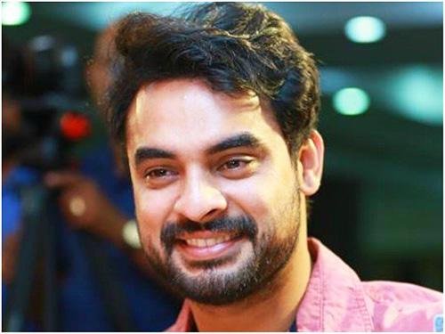 സൂപ്പർസ്റ്റാർ എന്ന വിശേഷണത്തിന് അർഹനല്ല: ടൊവിനോ തോമസ് 