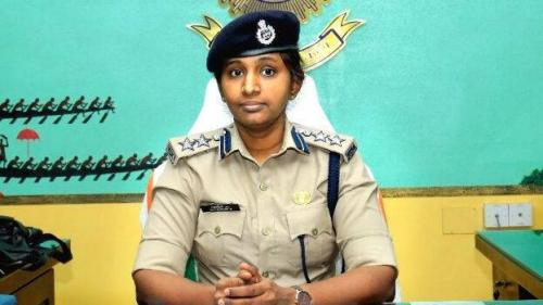 വിഴിഞ്ഞത്ത് ക്രമസമാധാനം ഉറപ്പാക്കാൻ ഡി.ഐ.ജി ആർ. നിശാന്തിനിയുടെ നേതൃത്വത്തിലാണ് പൊലീസ് സംഘം വിഴിഞ്ഞത്ത് ക്രമസമാധാനം ഉറപ്പാക്കാൻ ഡി.ഐ.ജി ആർ. നിശാന്തിനിയുടെ നേതൃത്വത്തിലാണ് പൊലീസ് സംഘം