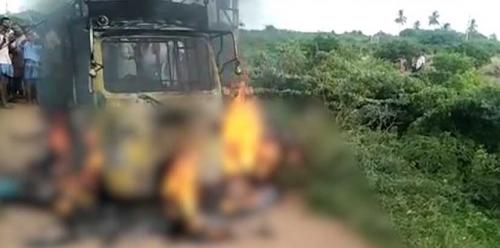 ഓട്ടോയ്ക്ക് മേൽ വൈദ്യുതിക്കമ്പി പൊട്ടിവീണു; എട്ടുപേർ മരിച്ചു ഓട്ടോയ്ക്ക് മേൽ വൈദ്യുതിക്കമ്പി പൊട്ടിവീണു; എട്ടുപേർ മരിച്ചു