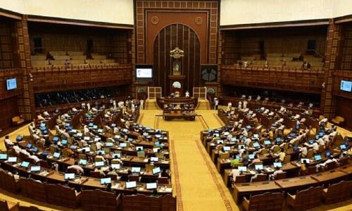 ശബരിമല സ്വർണ്ണക്കൊള്ള: നിയമസഭയിൽ ഭരണ-പ്രതിപക്ഷ പോര്; പാരഡി ഗാനങ്ങളുമായി വാദപ്രതിവാദം