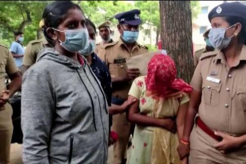 രണ്ട് വയസുകാരനെ മർദിച്ച അമ്മ ആന്ധ്രയിൽ നിന്ന് അറസ്റ്റിലായി രണ്ട് വയസുകാരനെ മർദിച്ച അമ്മ ആന്ധ്രയിൽ നിന്ന് അറസ്റ്റിലായി