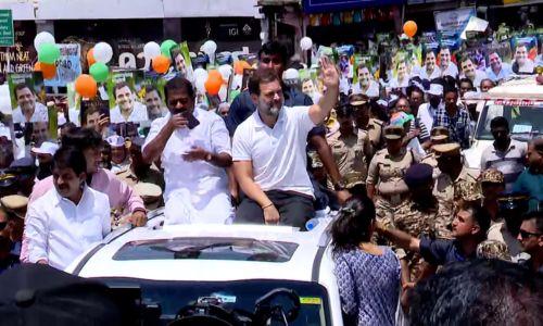 വന് ജനാവലിയിൽ വയനാട്ടില് രാഹുല് ഗാന്ധിയുടെ റോഡ് ഷോ വന് ജനാവലിയിൽ വയനാട്ടില് രാഹുല് ഗാന്ധിയുടെ റോഡ് ഷോ