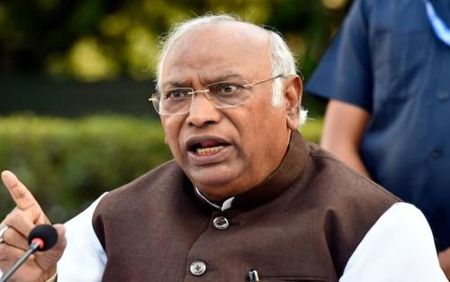 രാജ്യത്ത് അപ്രഖ്യാപിത അടിയന്തരാവസ്ഥ; ആശങ്കയറിയിക്കാൻ ചീഫ് ജസ്റ്റിസിനെ കാണുമെന്ന് കോൺഗ്രസ് അധ്യക്ഷൻ മല്ലികാർജുൻ ഖാർഗെ